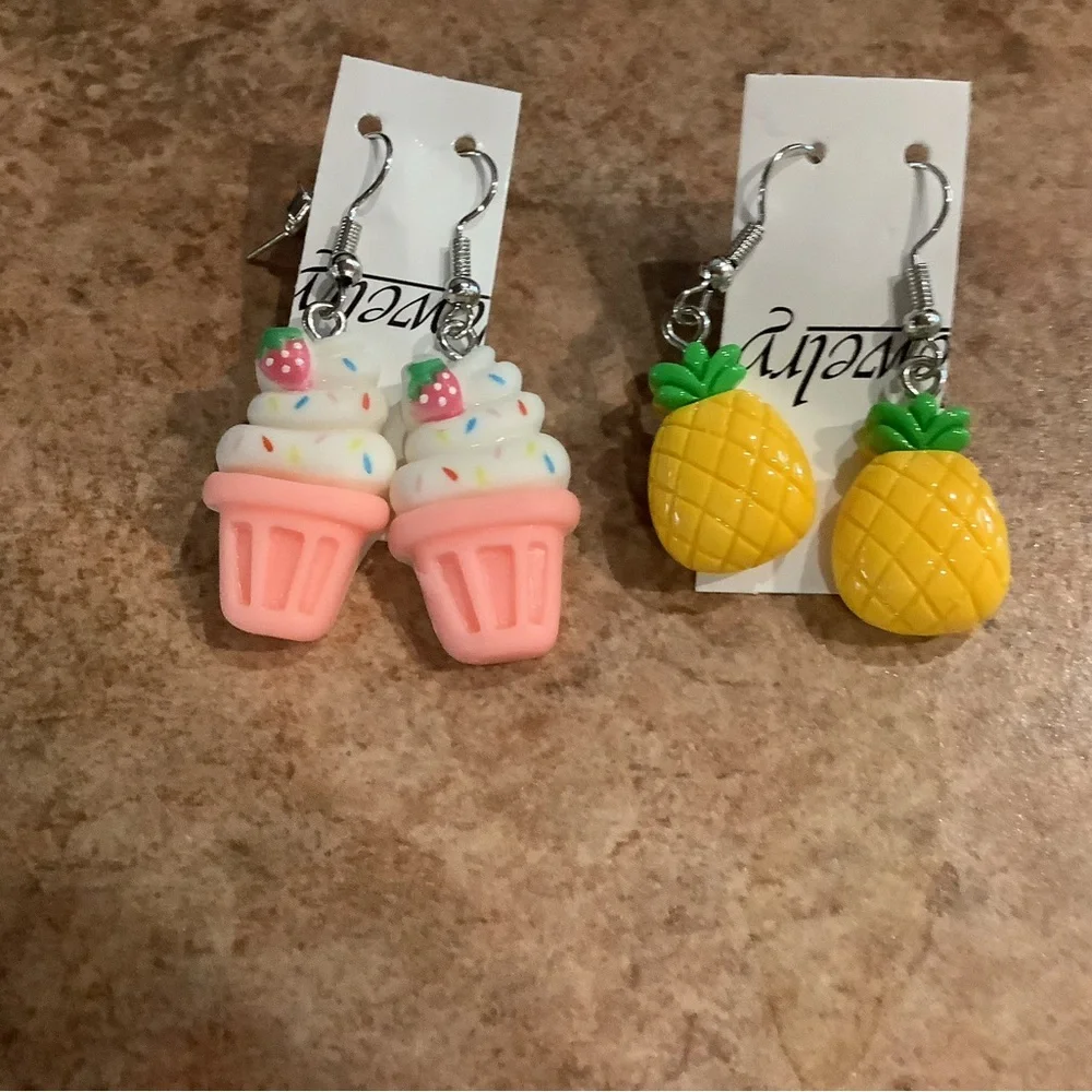 Cute two pair earrings